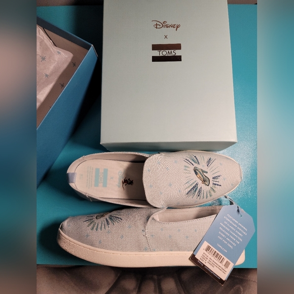 Toms Shoes - LIMITED EDITION Disney Toms Blue Cinderella Printed Canvas Size 11